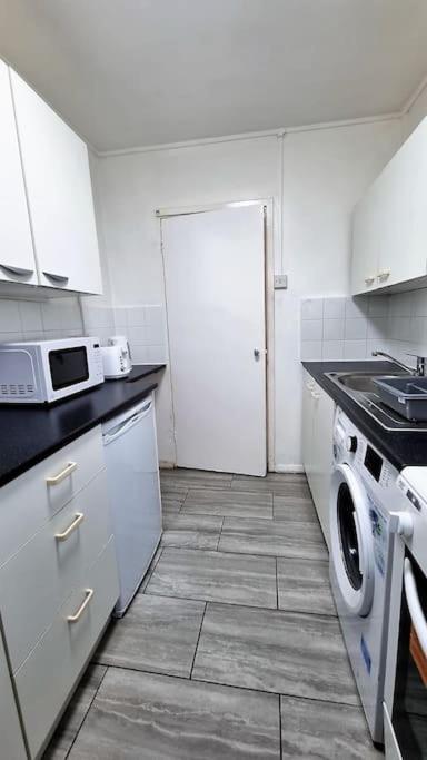2 Bedroom Apartment In Kennington Londres Exterior foto